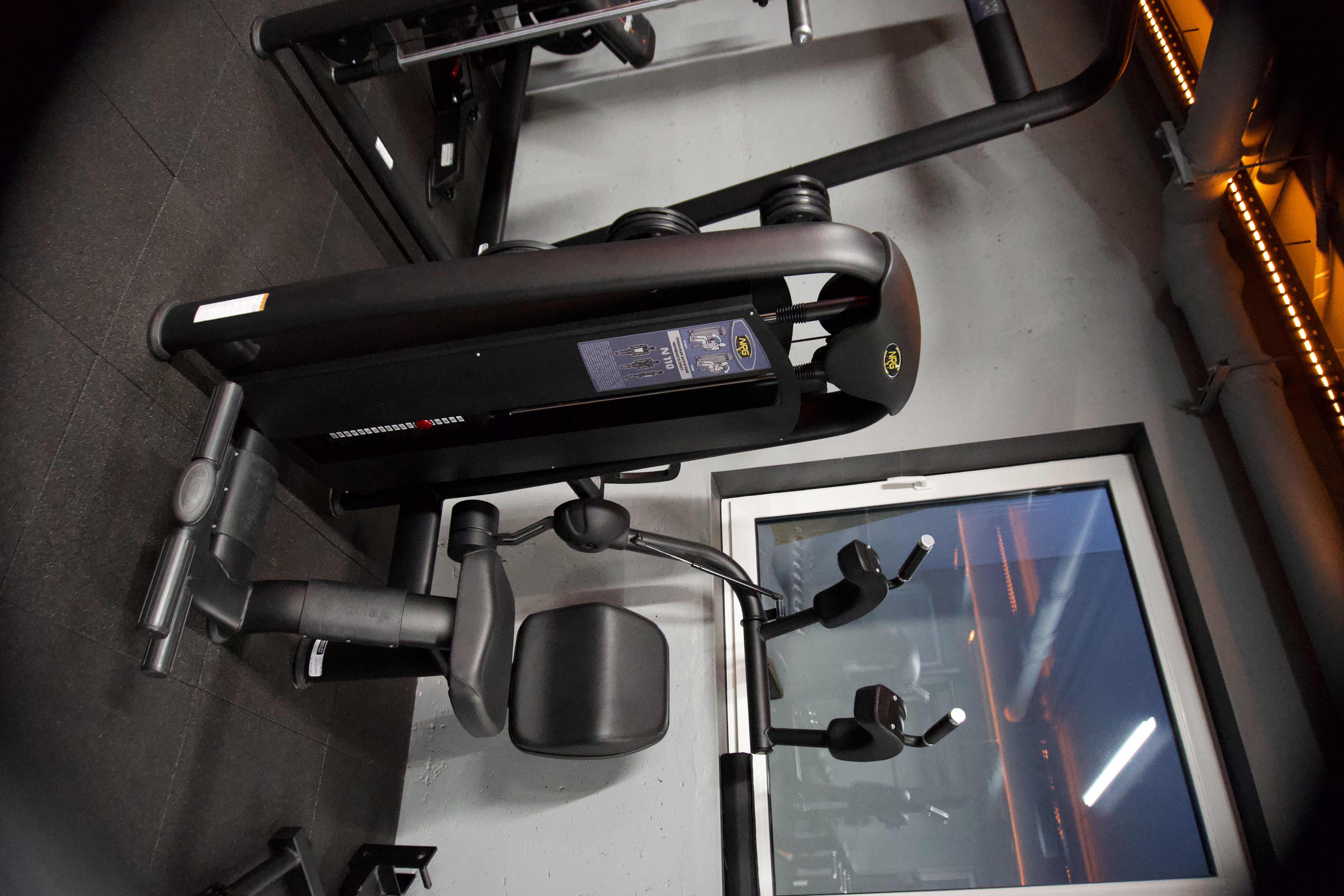 Тренажер для преса у SWITCH GYM