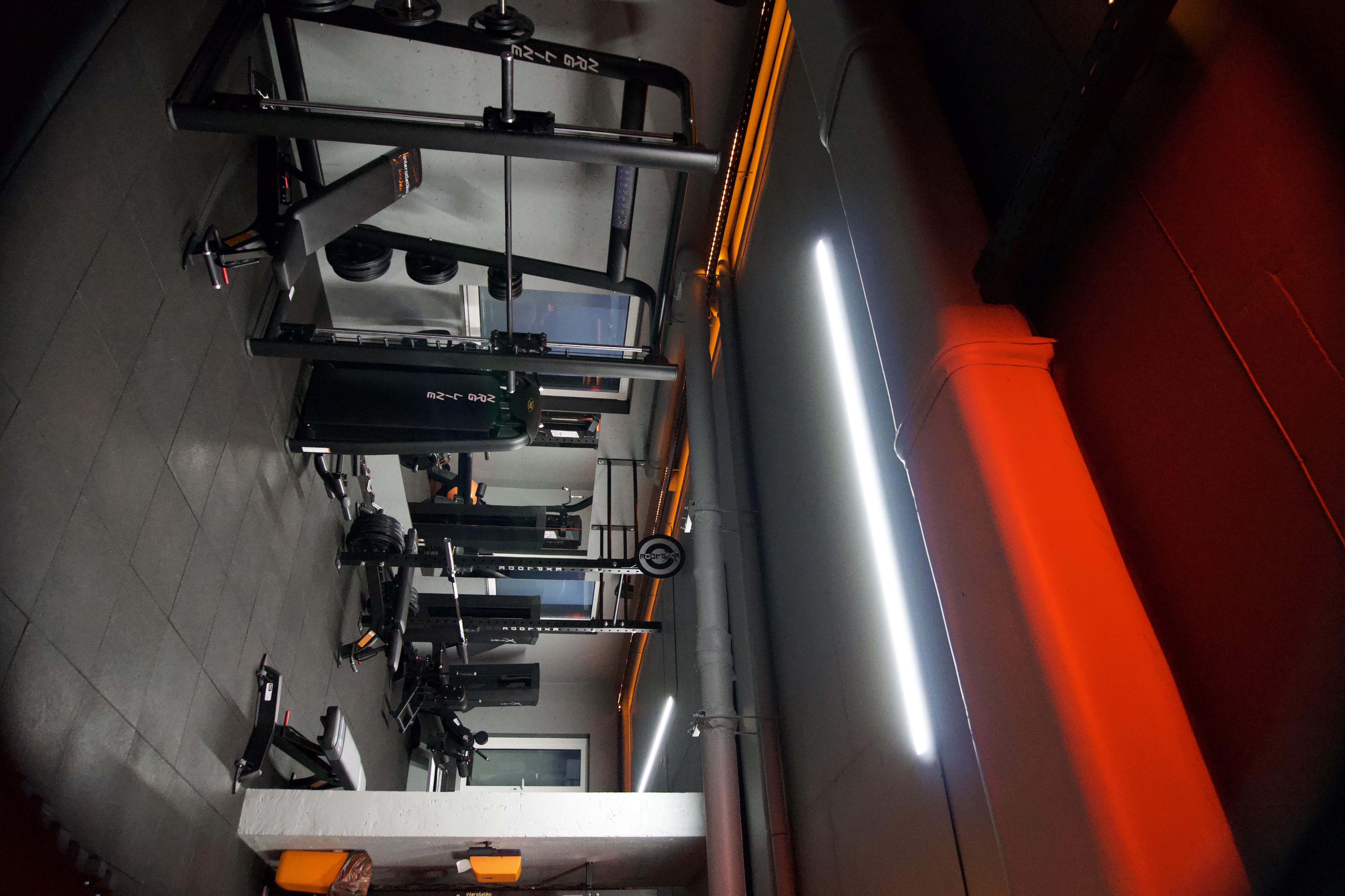 Тренажери у залі SWITCH GYM