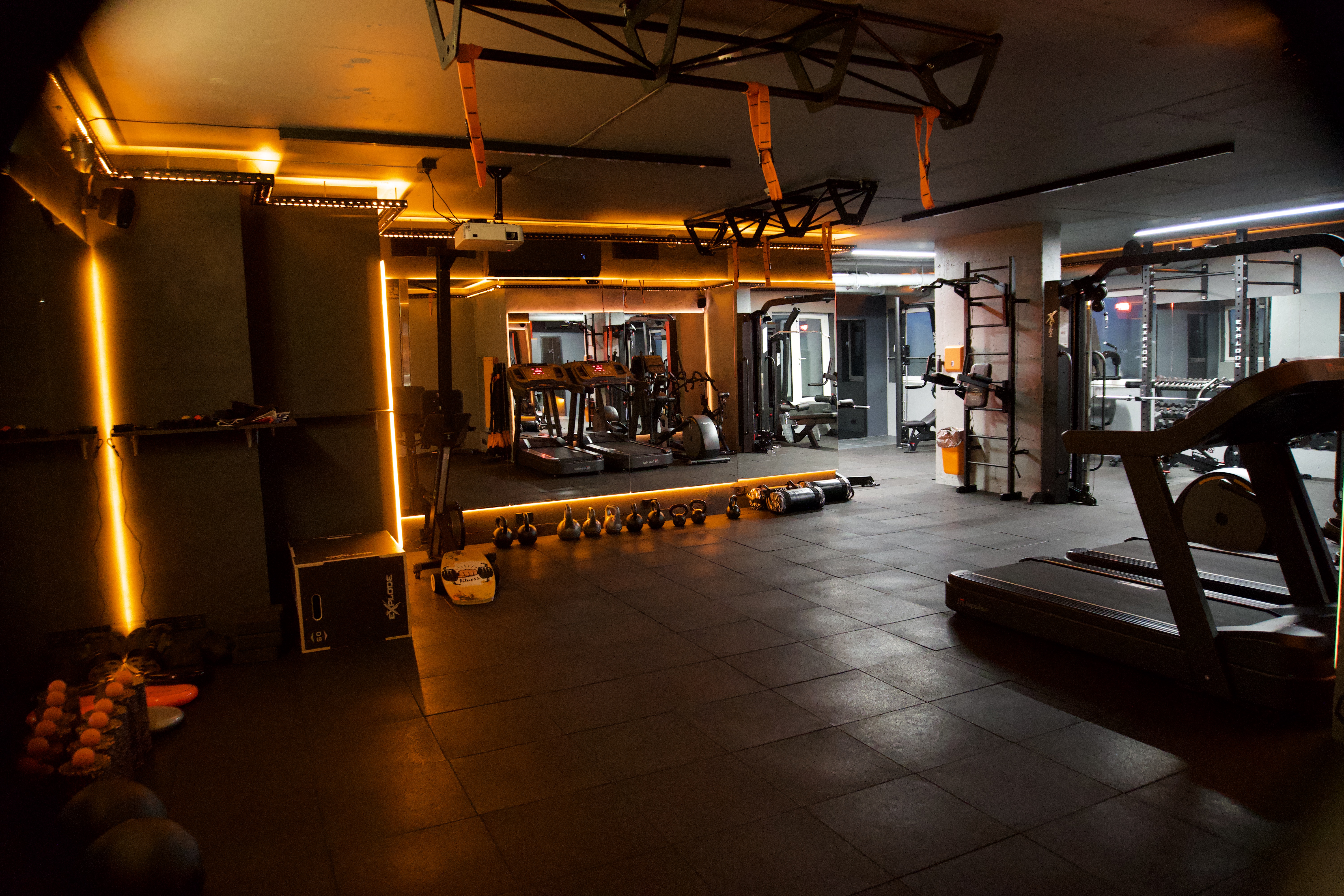 Функціональна зона у тренажерному залі SWITCH GYM